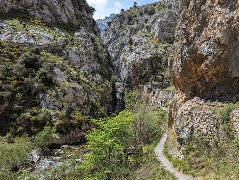 RING OF THE PICOS DE EUROPA - 8 DAYS TREK