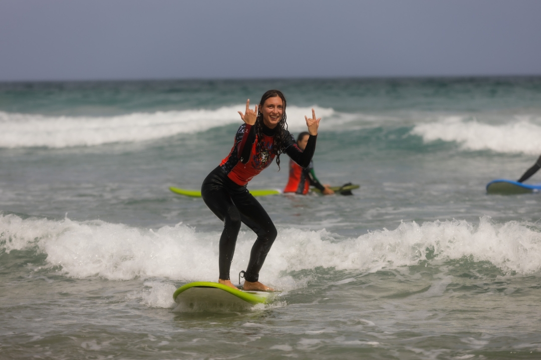 LANZAROTE BEGINNER SURF: ENDLESS WAVES & LUNAR LANDSCAPES