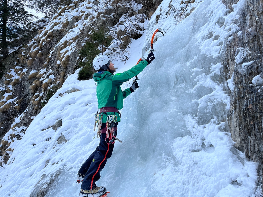 ICE CLIMBING COURSE IN ADAMELLO-BRENTA DOLOMITES