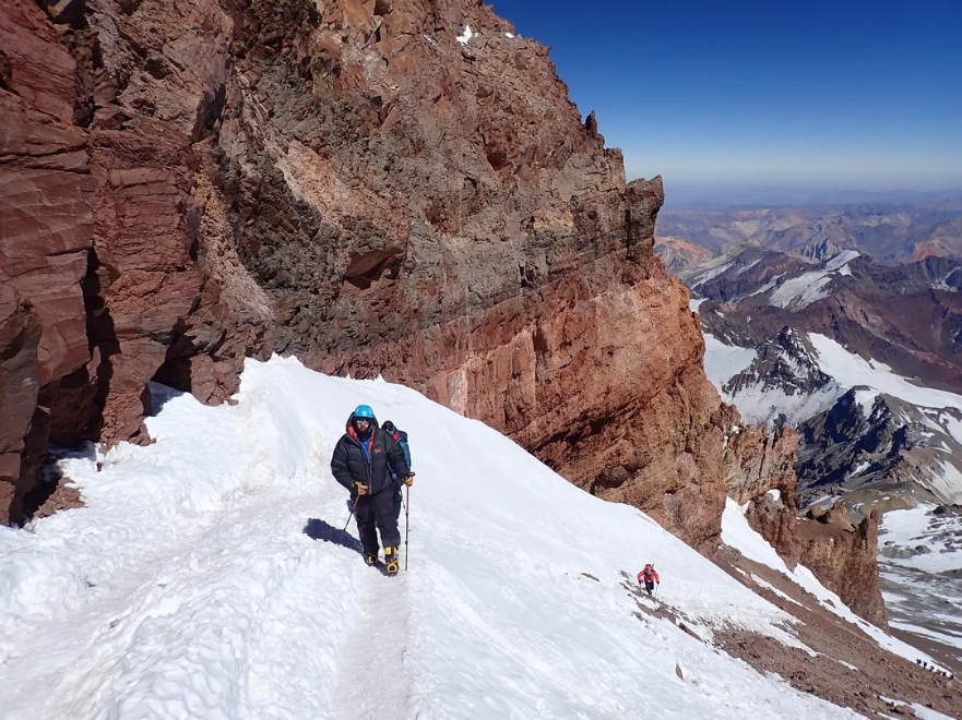 ACONCAGUA SUMMIT: TREK THE AMERICAS' HIGHEST PEAK