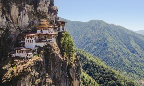 HIKING IN BHUTAN - JOMOLHARI DODENA TREK